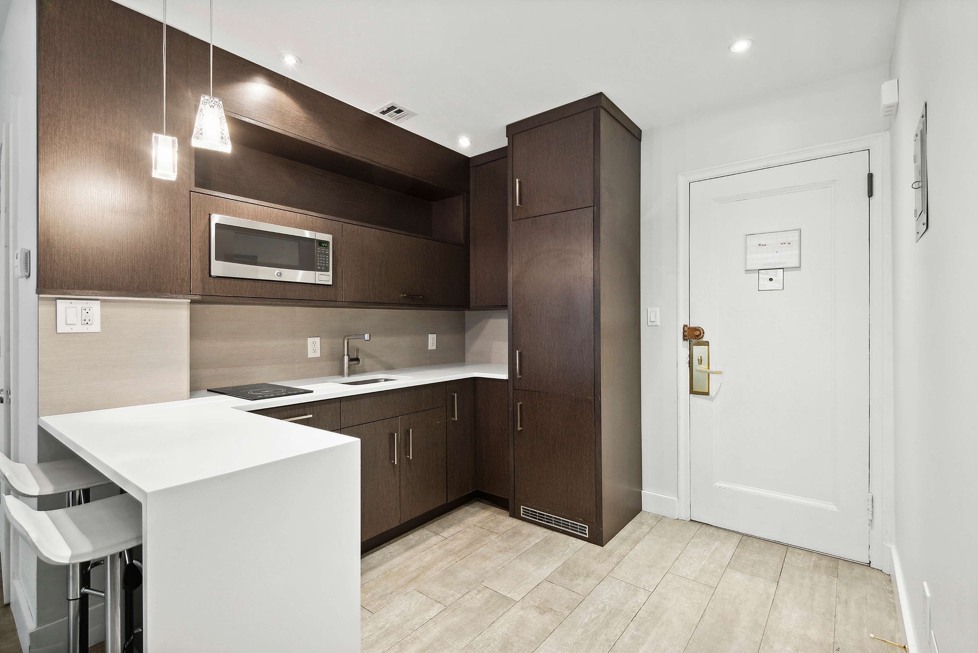 Manhattan, NY 10022,111 E 56TH Street #1103