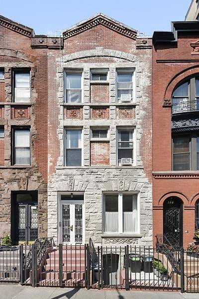 Manhattan, NY 10025,133 Manhattan Avenue