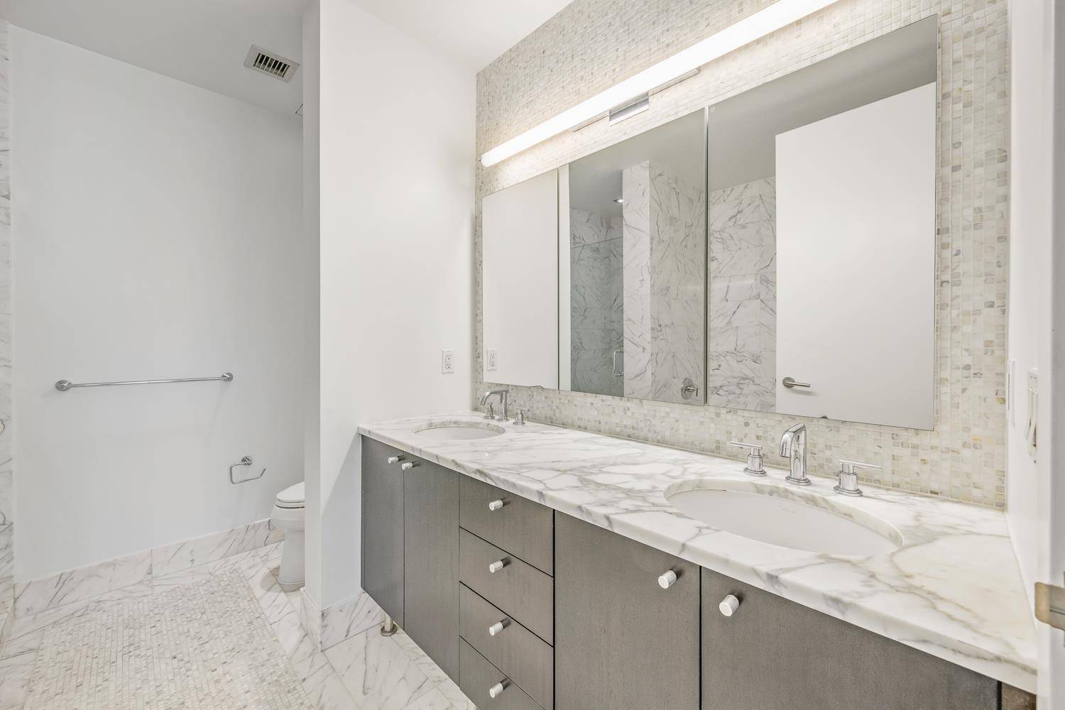 Queens, NY 11109,46-30 Center Boulevard #401