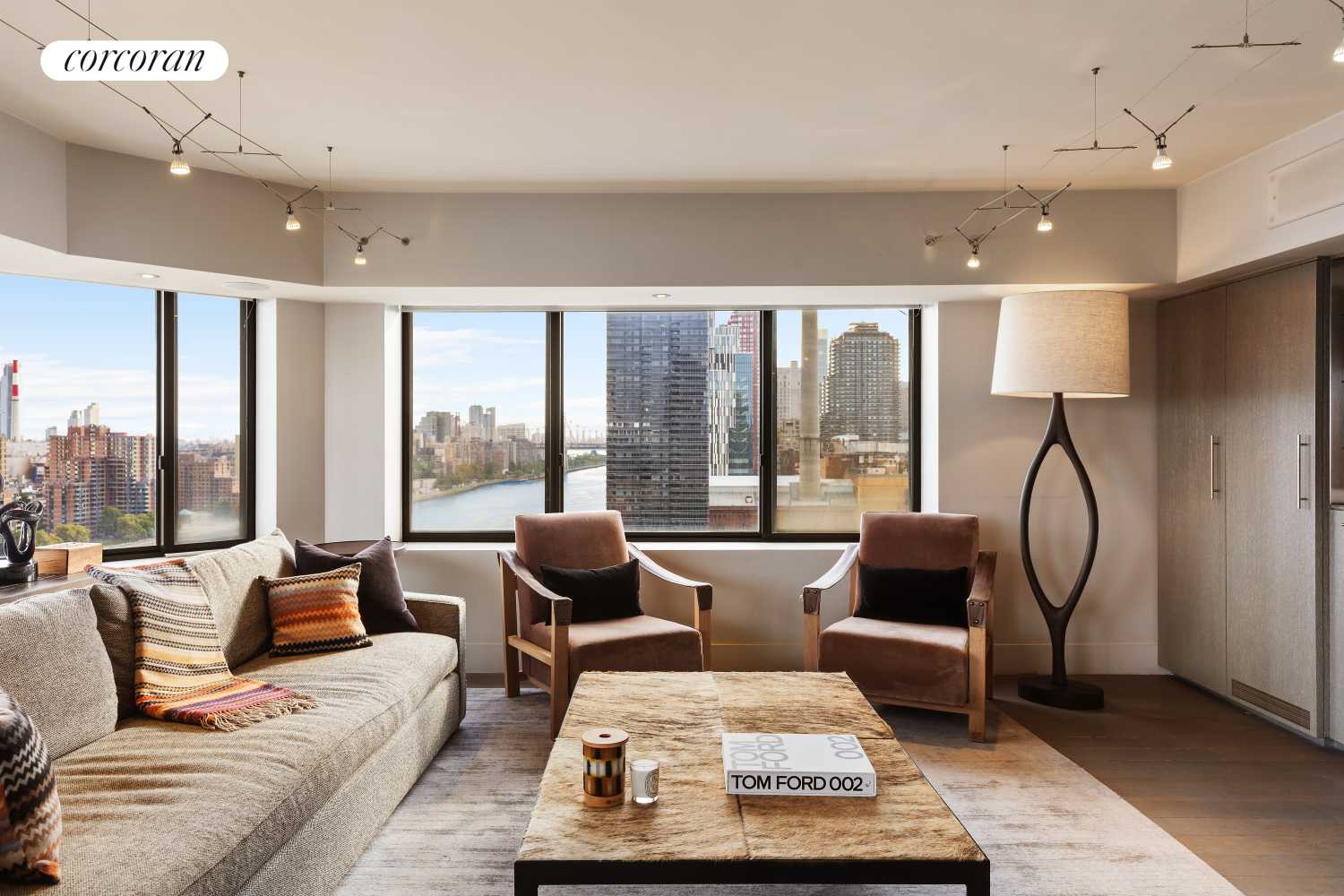 Manhattan, NY 10075,10 E END Avenue #PH21D