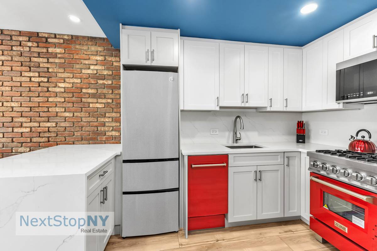 Manhattan, NY 10022,235 E 57TH Street #17A