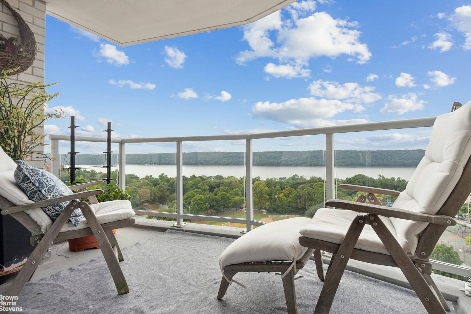 Bronx, NY 10463,3333 HENRY HUDSON Parkway #18J