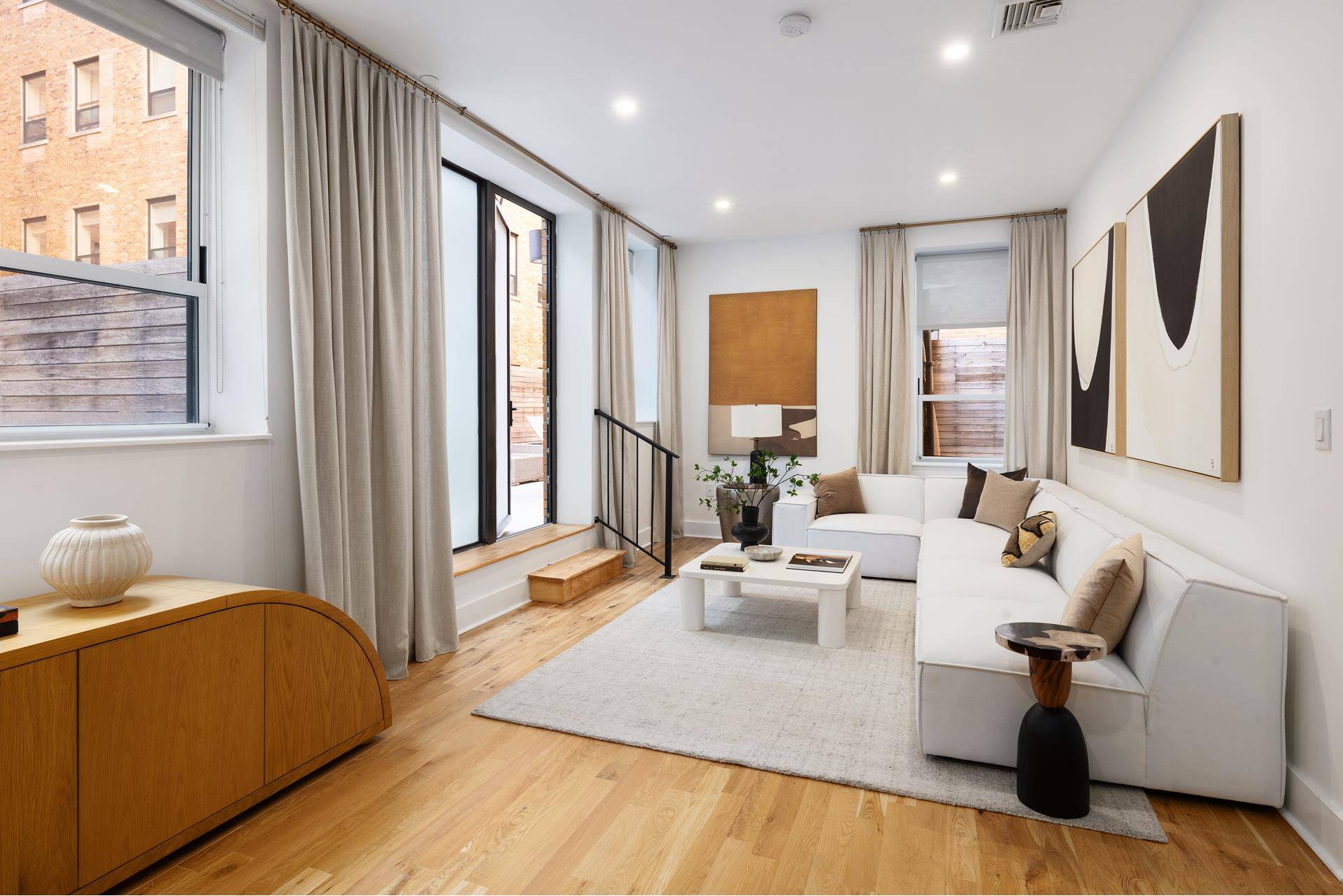 Manhattan, NY 10019,416 W 52ND Street #TH226