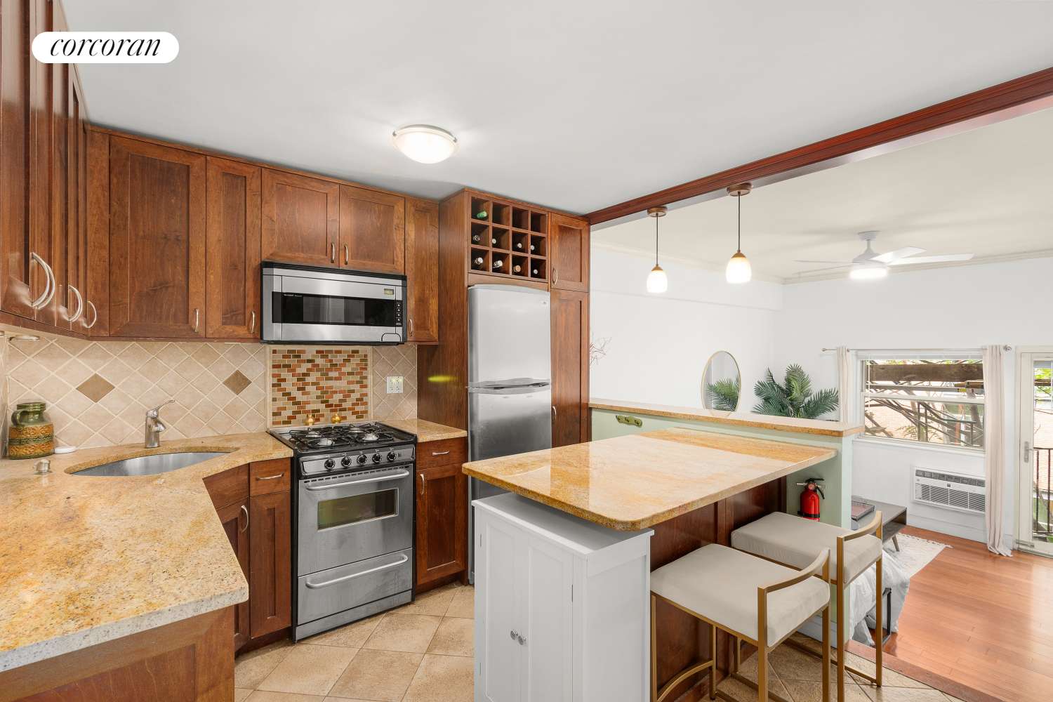 Manhattan, NY 10012,211 THOMPSON Street #2C
