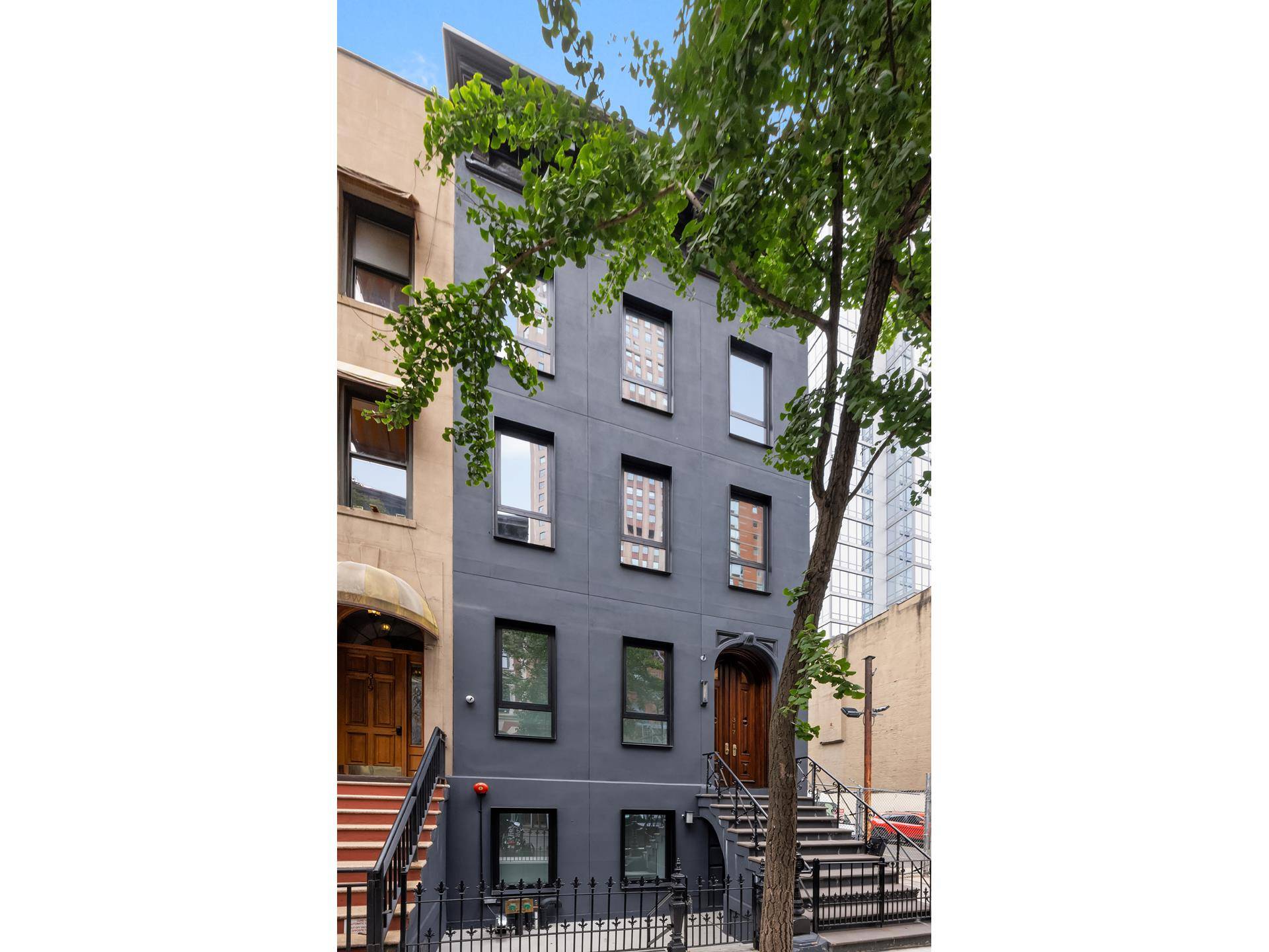 Manhattan, NY 10019,317 W 51ST Street