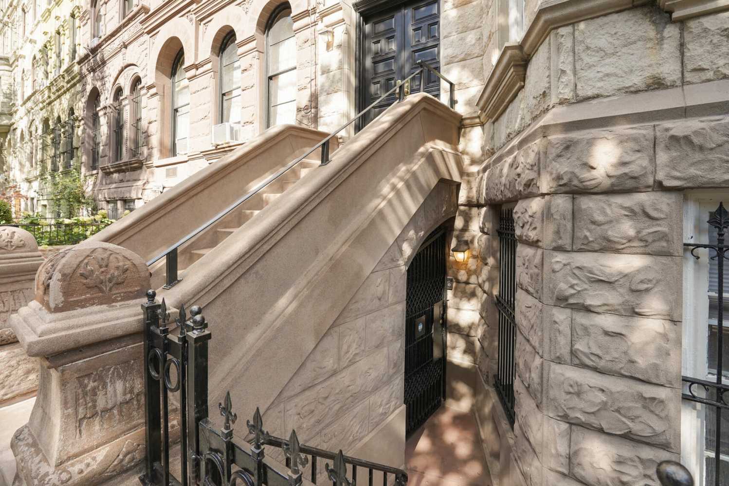Manhattan, NY 10024,109 W 77TH Street