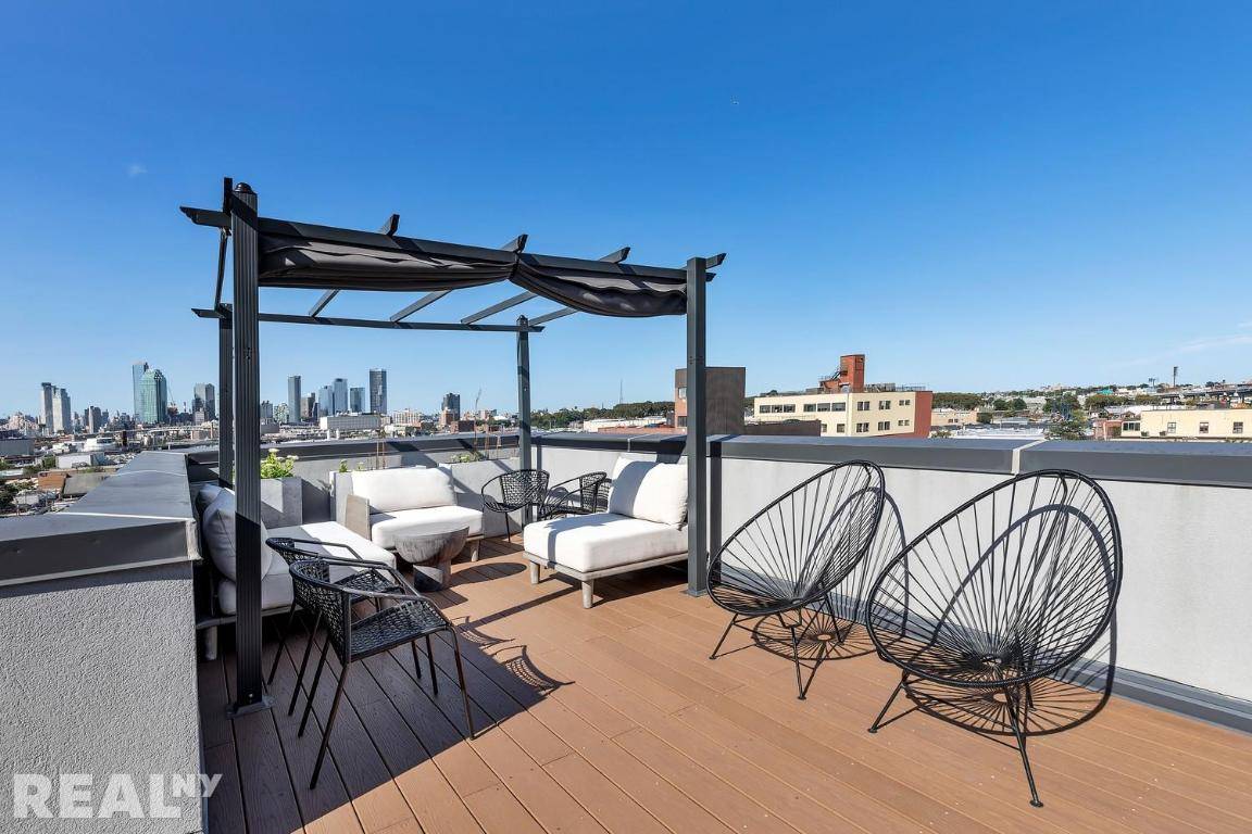 Brooklyn, NY 11222,282A Nassau Avenue #3A