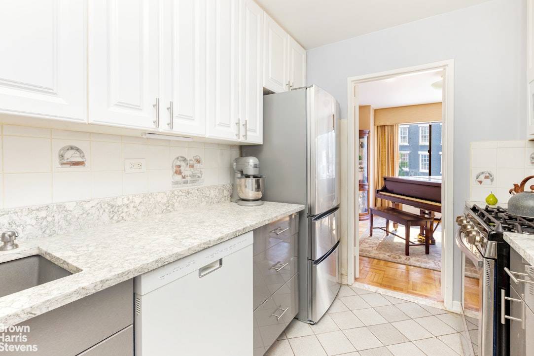 Manhattan, NY 10021,530 E 72ND Street #2C