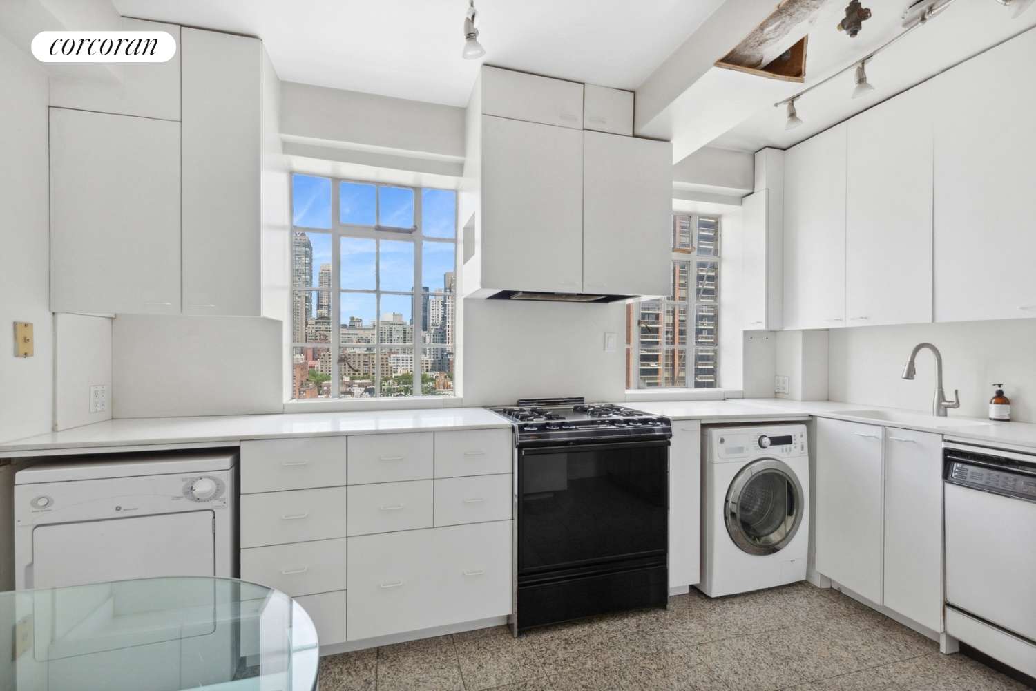 Manhattan, NY 10022,227 E 57TH Street #16G