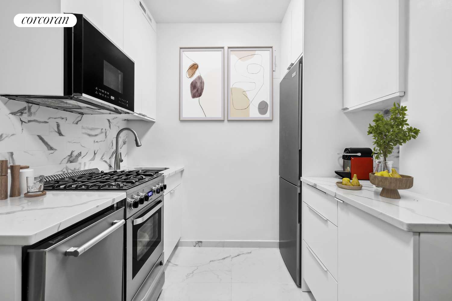 Manhattan, NY 10022,211 E 53RD Street #14A