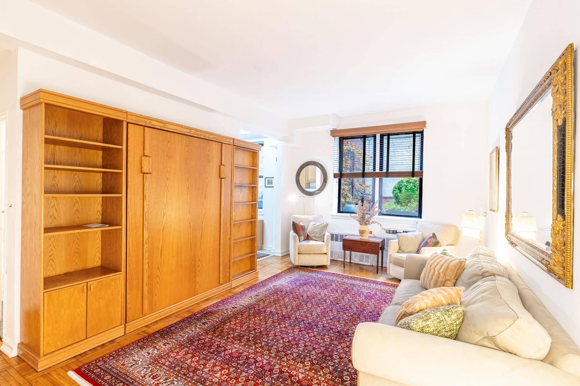 Manhattan, NY 10014,350 Bleecker Street #L-A