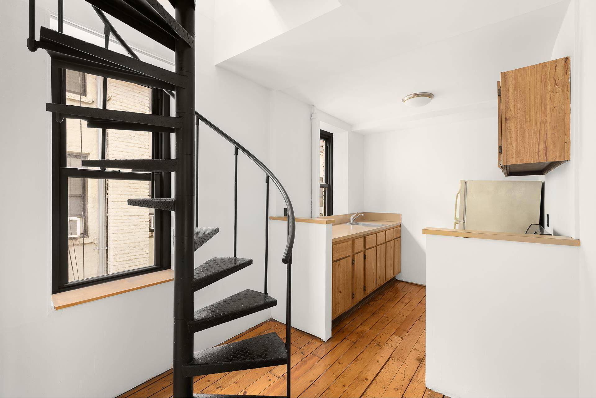Manhattan, NY 10036,465 W 46TH Street #4W