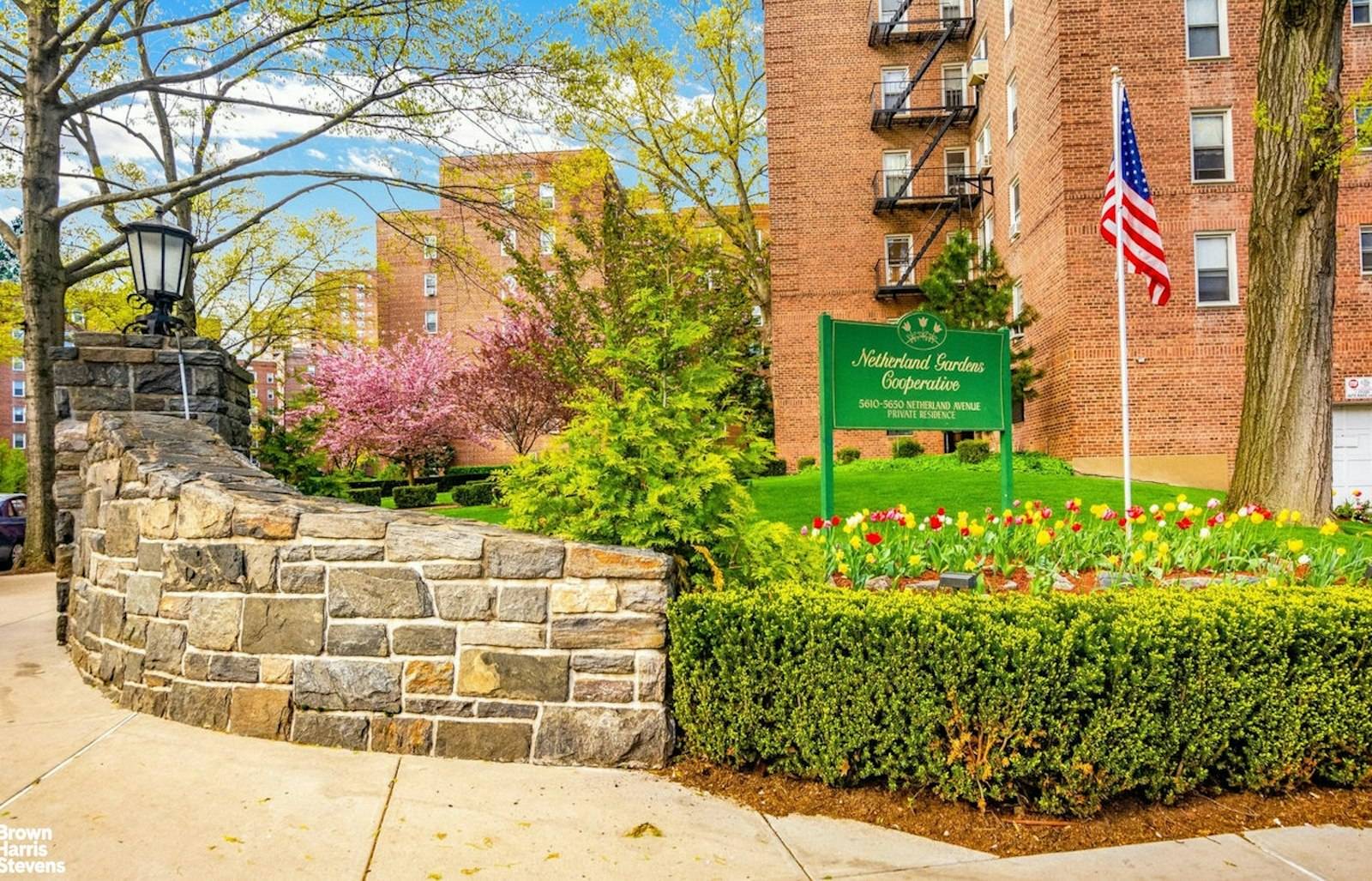 Bronx, NY 10471,5650 NETHERLAND Avenue #2D