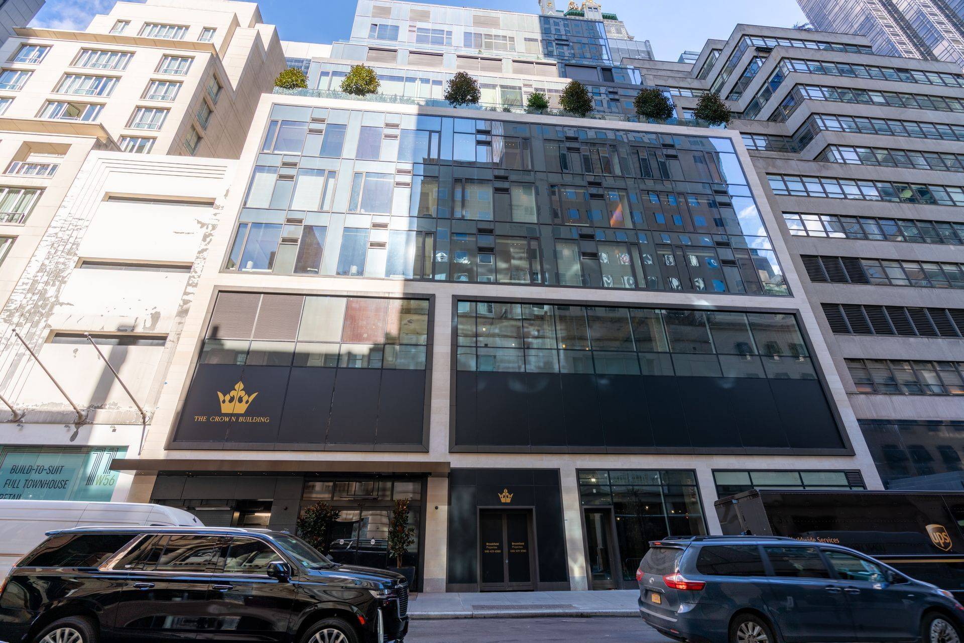 Manhattan, NY 10019,730 Fifth Avenue #17B