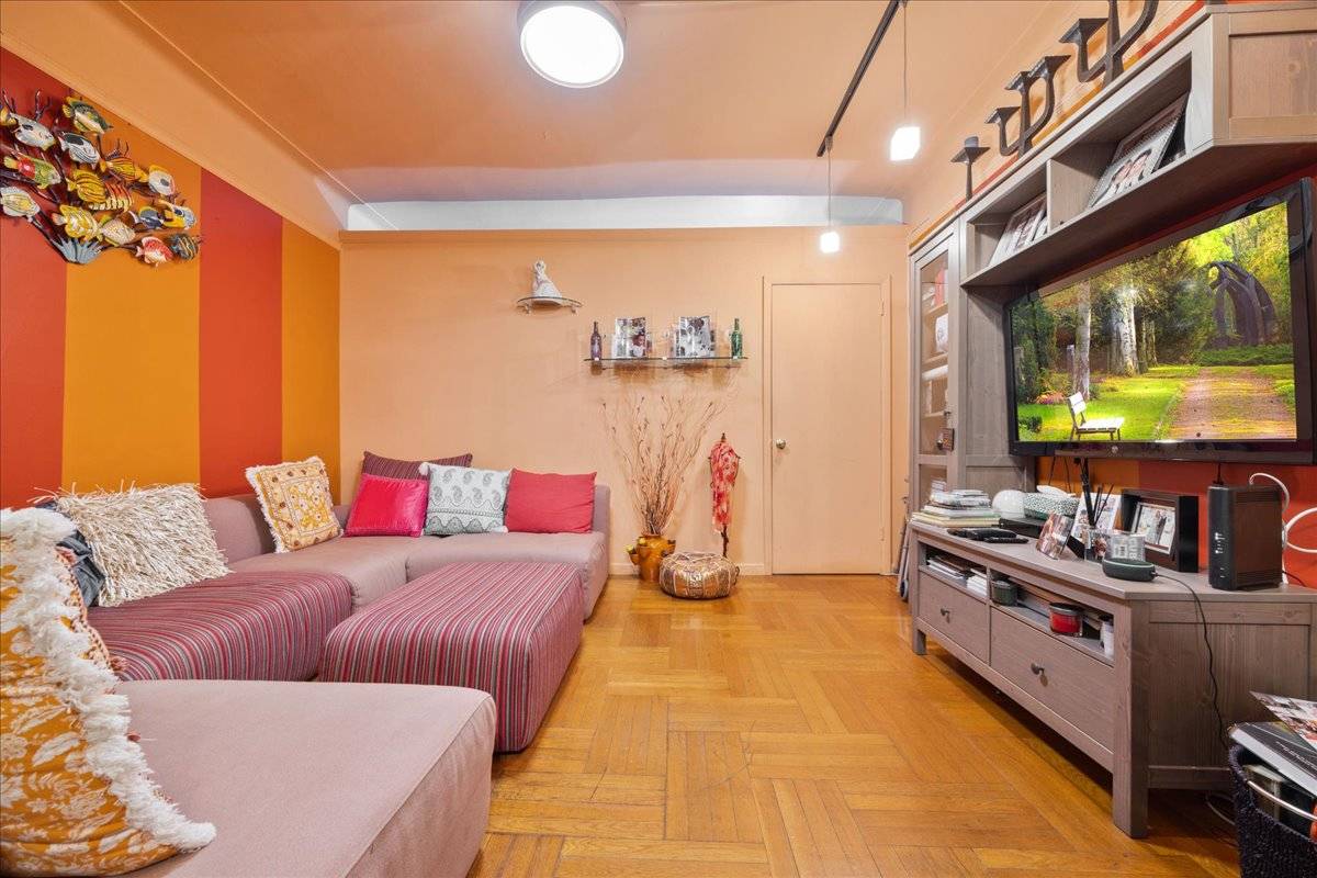 Brooklyn, NY 11230,763 OCEAN Parkway #4J