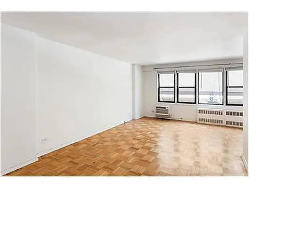 Manhattan, NY 10022,220 E 54TH Street #3H