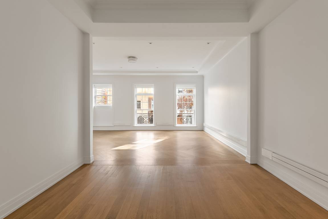 Manhattan, NY 10028,320 E 82nd Street #Townhouse