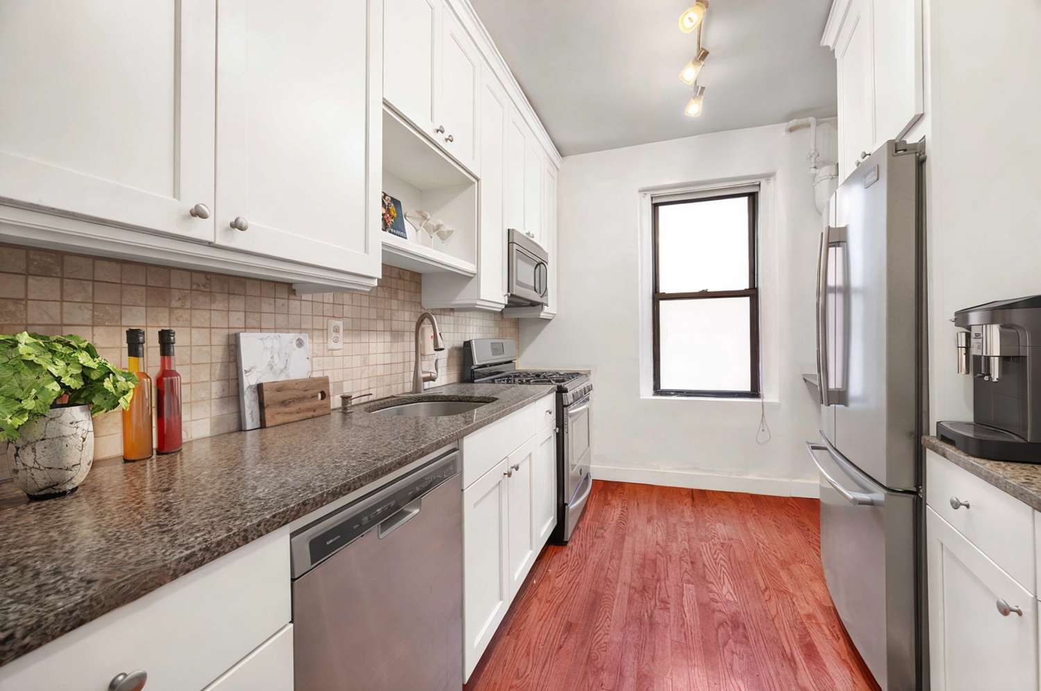 Manhattan, NY 10128,181 E 93RD Street #4D