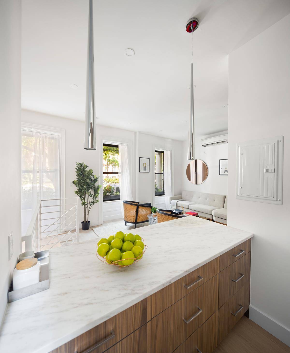 Manhattan, NY 10003,38 Stuyvesant Street #2