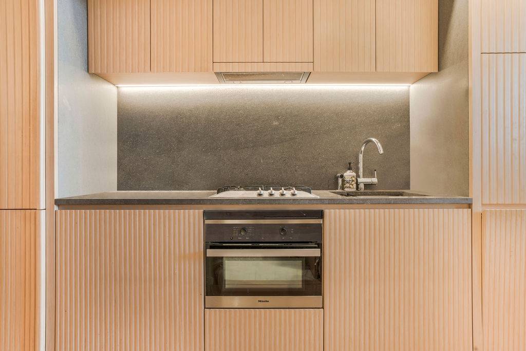 Manhattan, NY 10013,565 BROOME Street #S8B