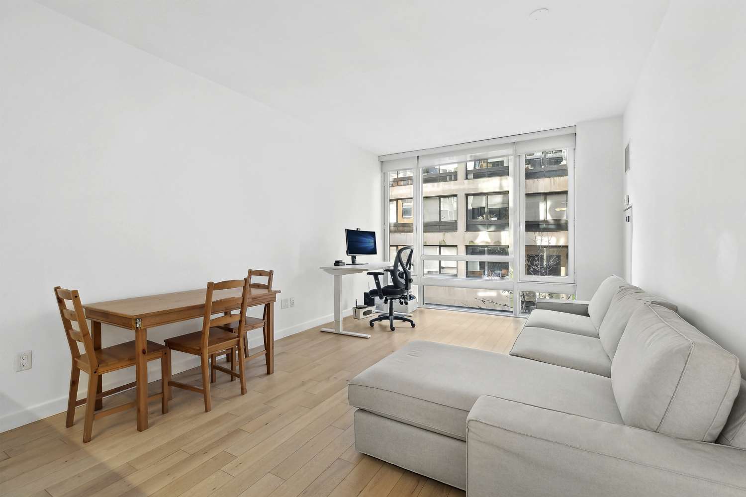 Manhattan, NY 10001,261 W 28TH Street #3C