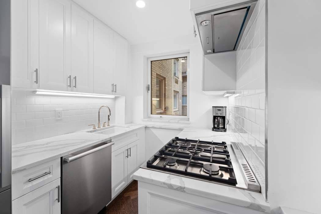 Manhattan, NY 10021,880 Fifth Avenue #5L