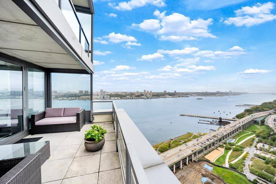 Manhattan, NY 10069,60 RIVERSIDE Boulevard #PH3601