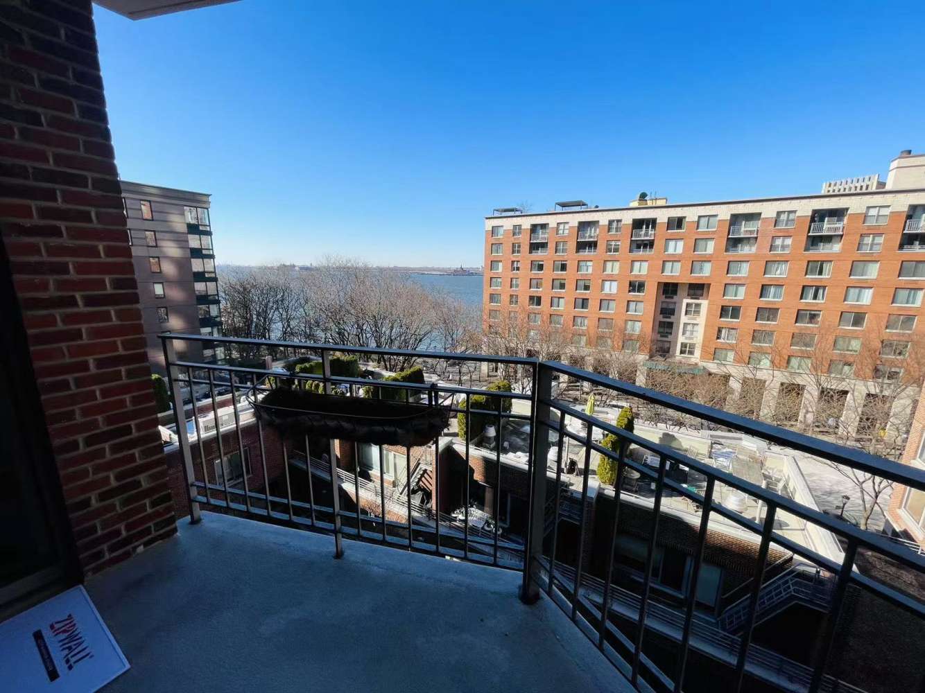 Manhattan, NY 10280,2 S END Avenue #7U