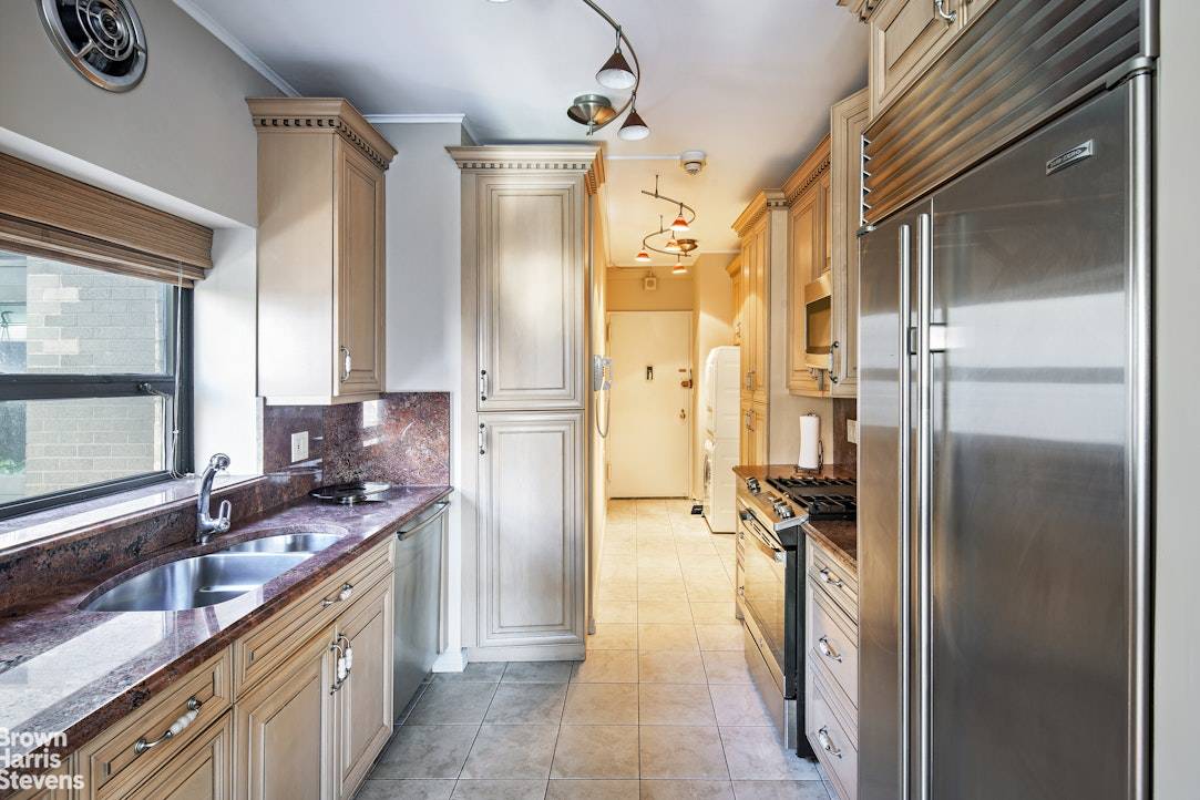 Manhattan, NY 10022,425 E 58TH Street #8F