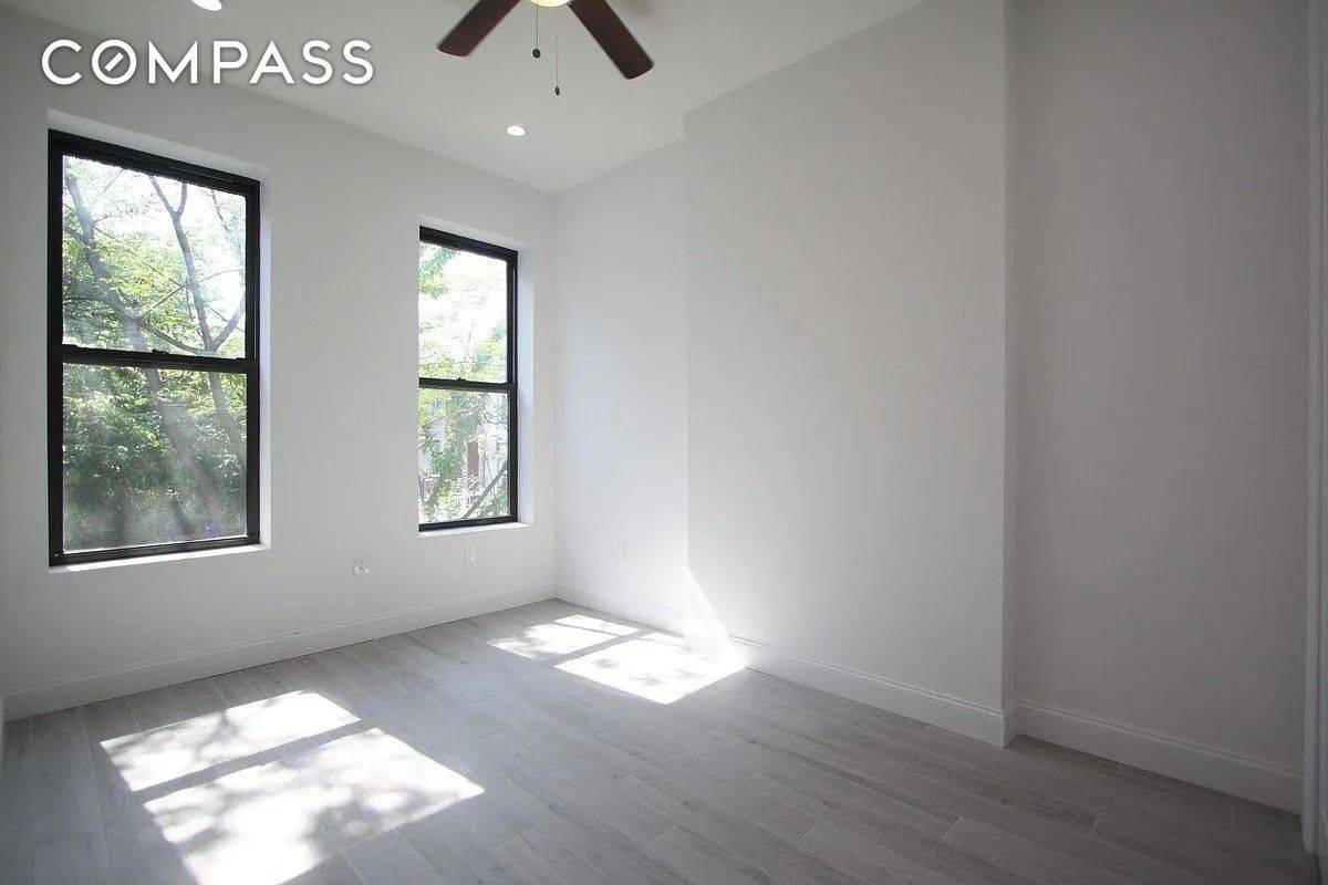 Brooklyn, NY 11233,186 Howard Avenue