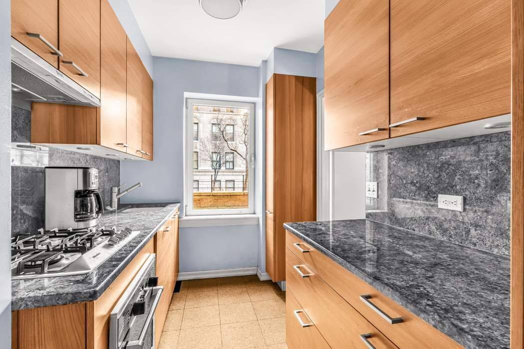 Manhattan, NY 10028,1056 Fifth Avenue #2E