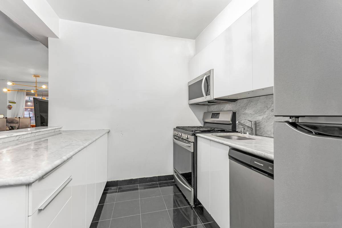 Manhattan, NY 10022,415 E 52nd Street #1-CB
