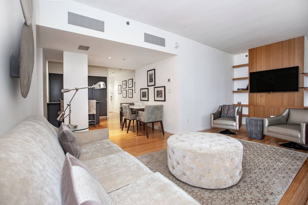 Manhattan, NY 10019,160 Central Park S #2209