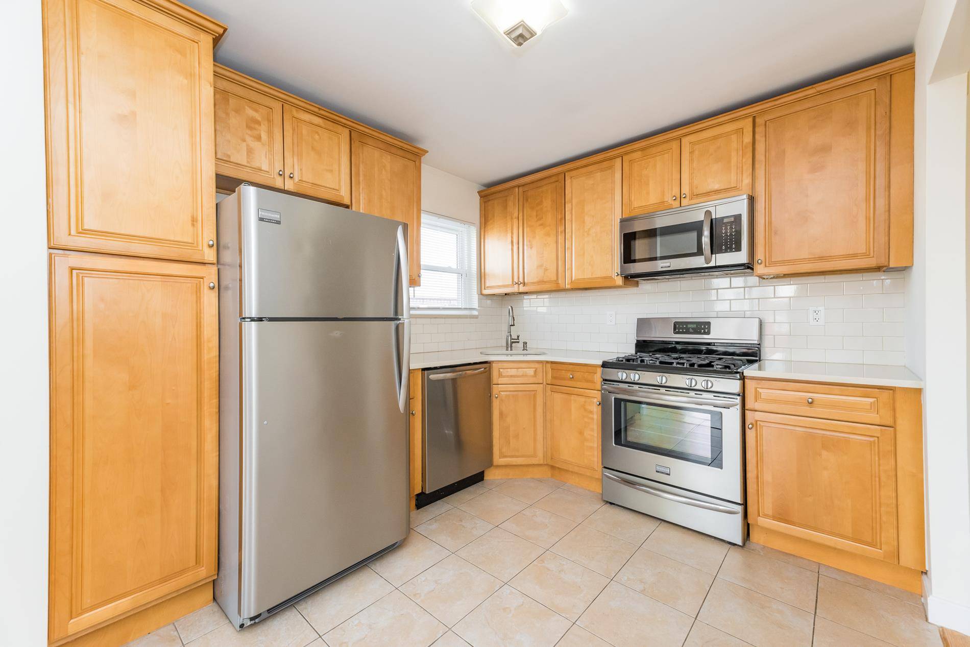 Queens, NY 11105,23-35 33rd Street #3