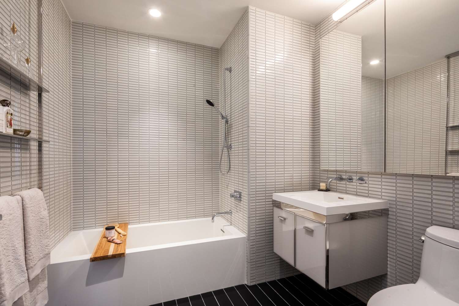 Manhattan, NY 10002,252 SOUTH Street #45A