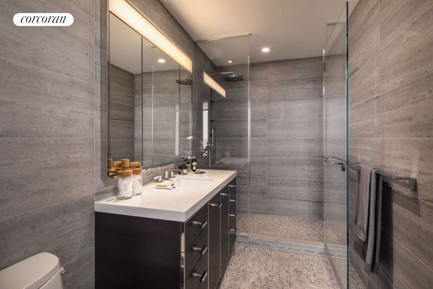 Manhattan, NY 10002,252 SOUTH Street #29L