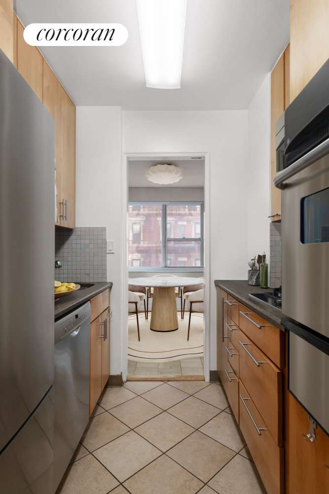 Manhattan, NY 10011,69 W 9TH Street #6B