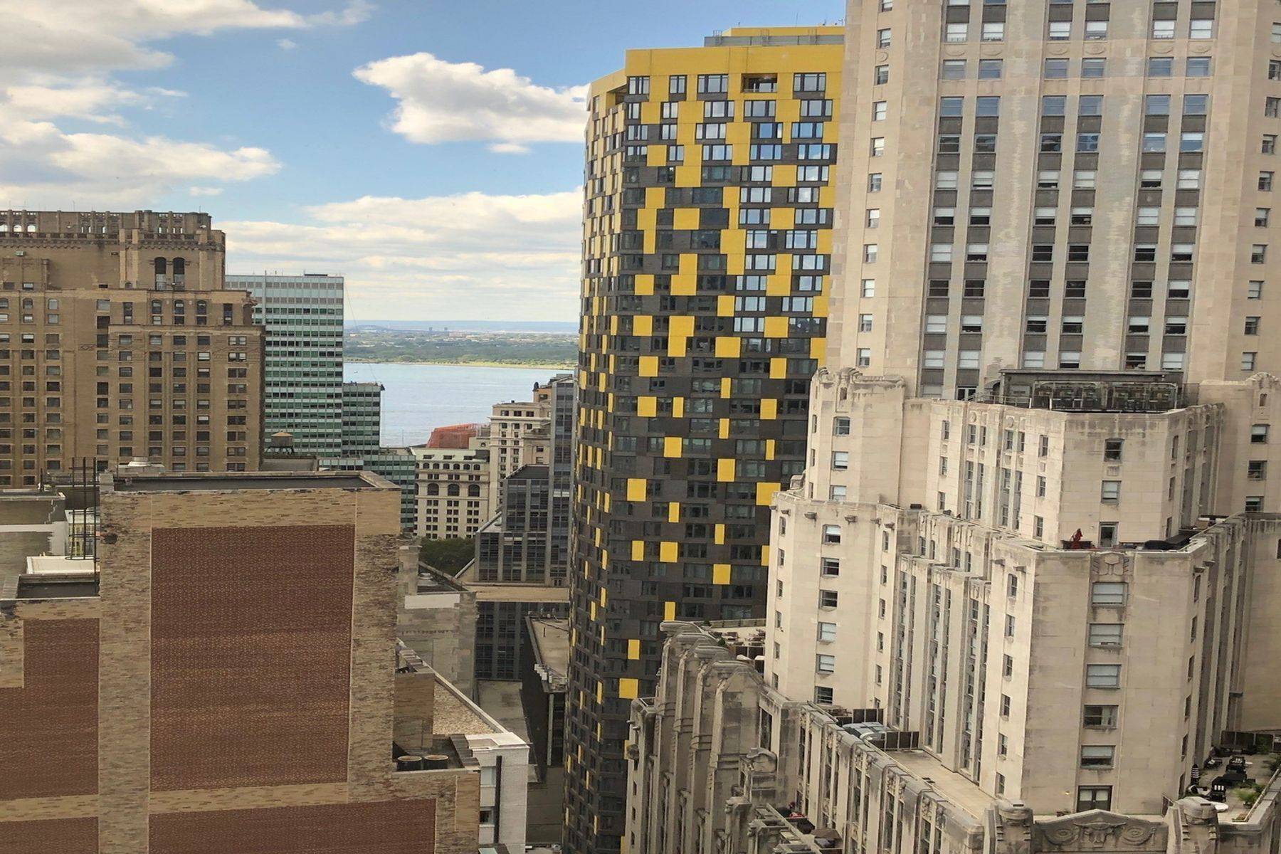 Manhattan, NY 10005,75 Wall Street #34J