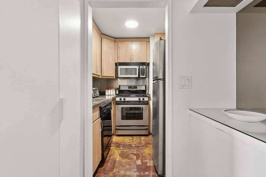 Manhattan, NY 10075,301 E 79th Street #20D