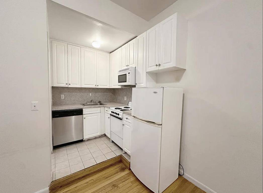 Manhattan, NY 10025,210 W 94th Street #2-B