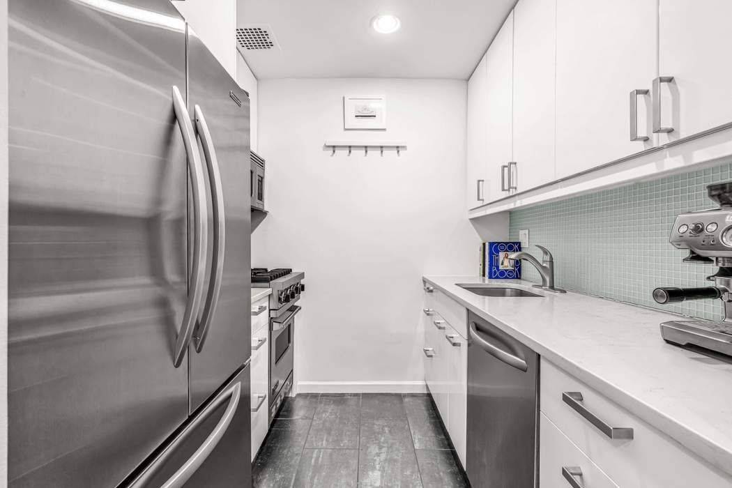 Manhattan, NY 10011,250 W 15th Street #1C