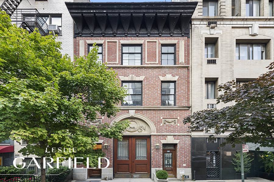 Manhattan, NY 10028,121 E 83rd Street