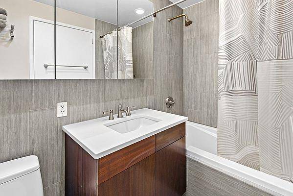 Manhattan, NY 10009,215 Ave B #3-C