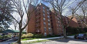 Queens, NY 11363,42-30 Douglaston Parkway #3-L