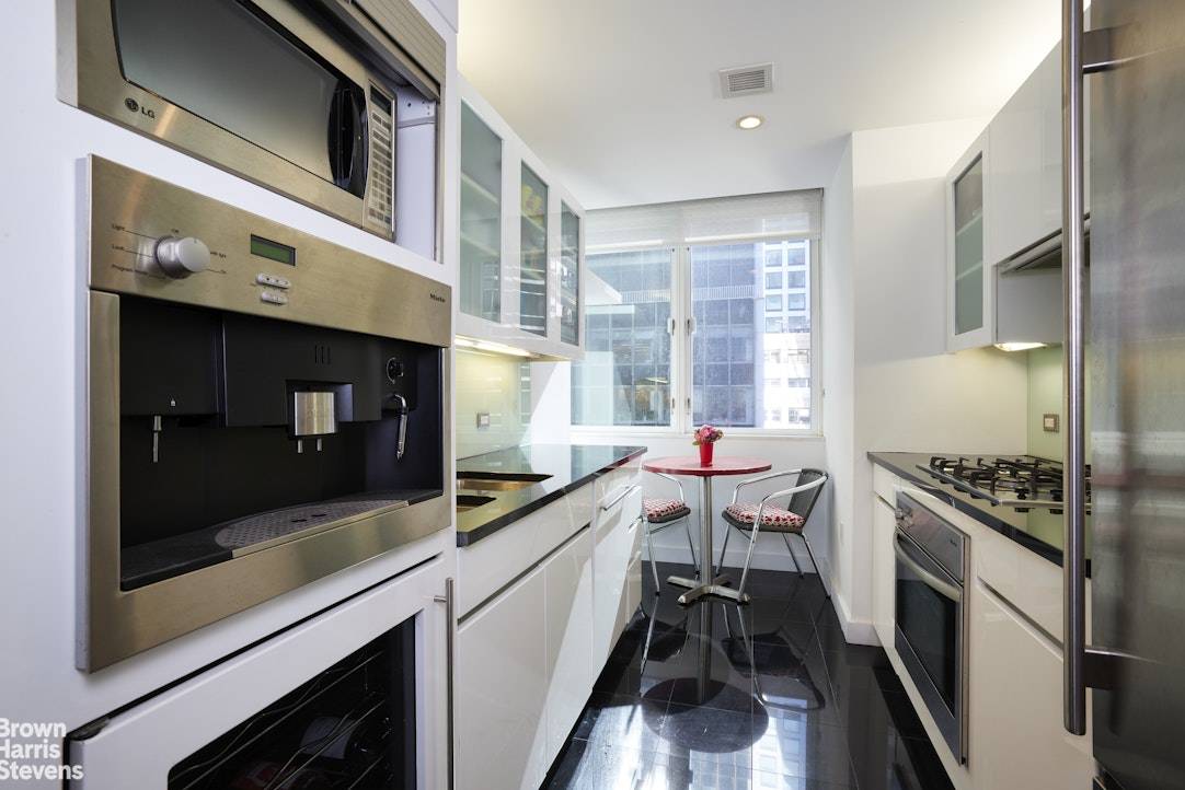 Manhattan, NY 10022,60 E 55TH Street #15D
