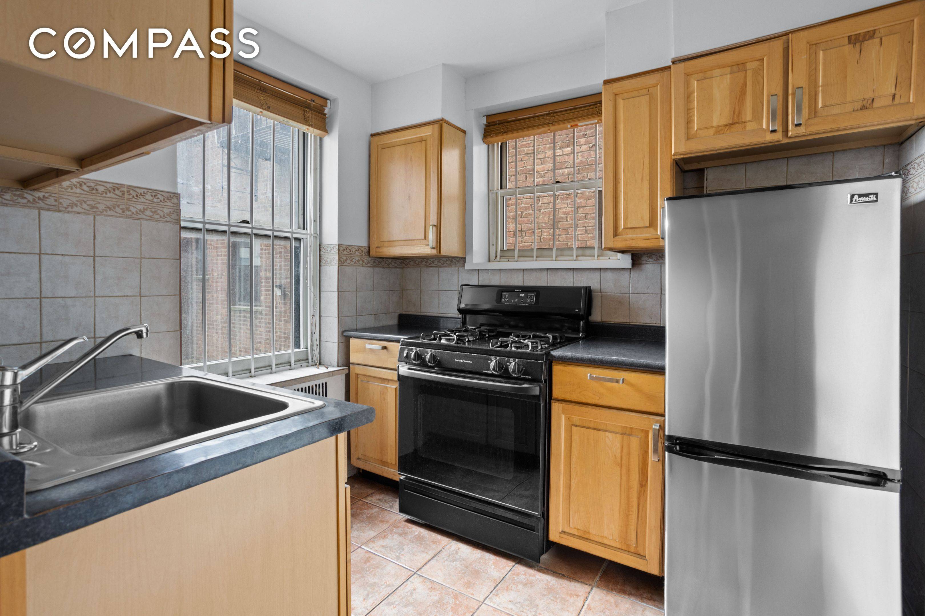 Queens, NY 11374,61-41 Saunders Street #A18