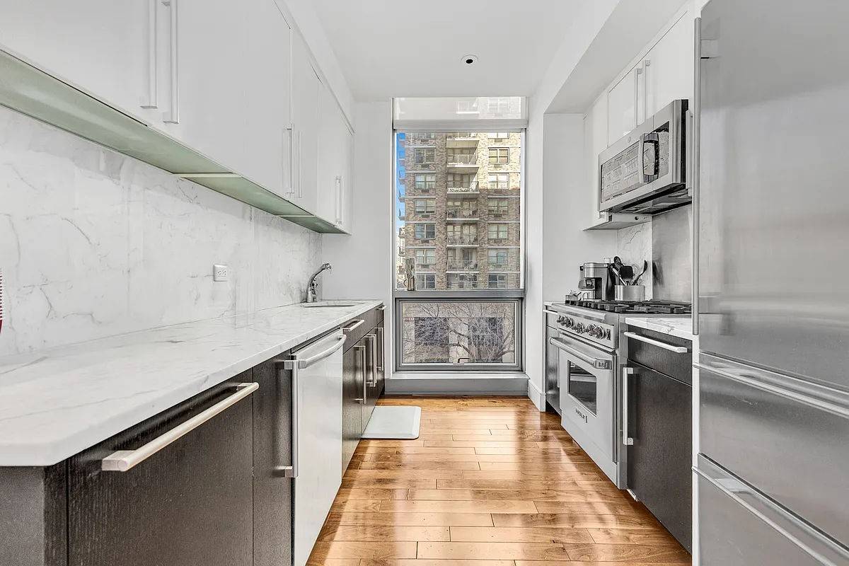 Manhattan, NY 10075,300 E 79th Street #3B