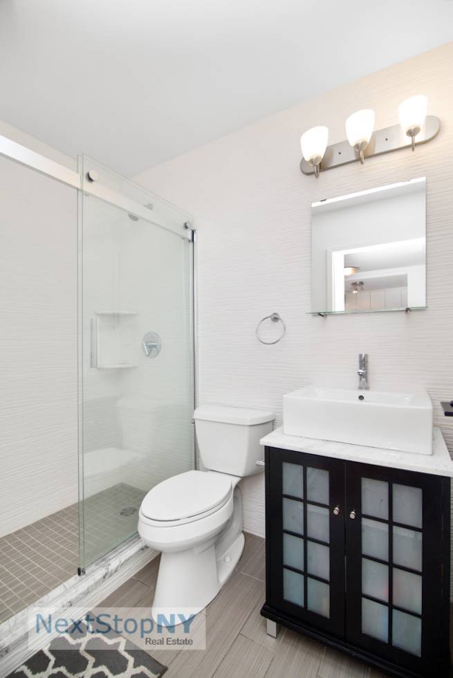 Manhattan, NY 10022,245 E 54TH Street #19K