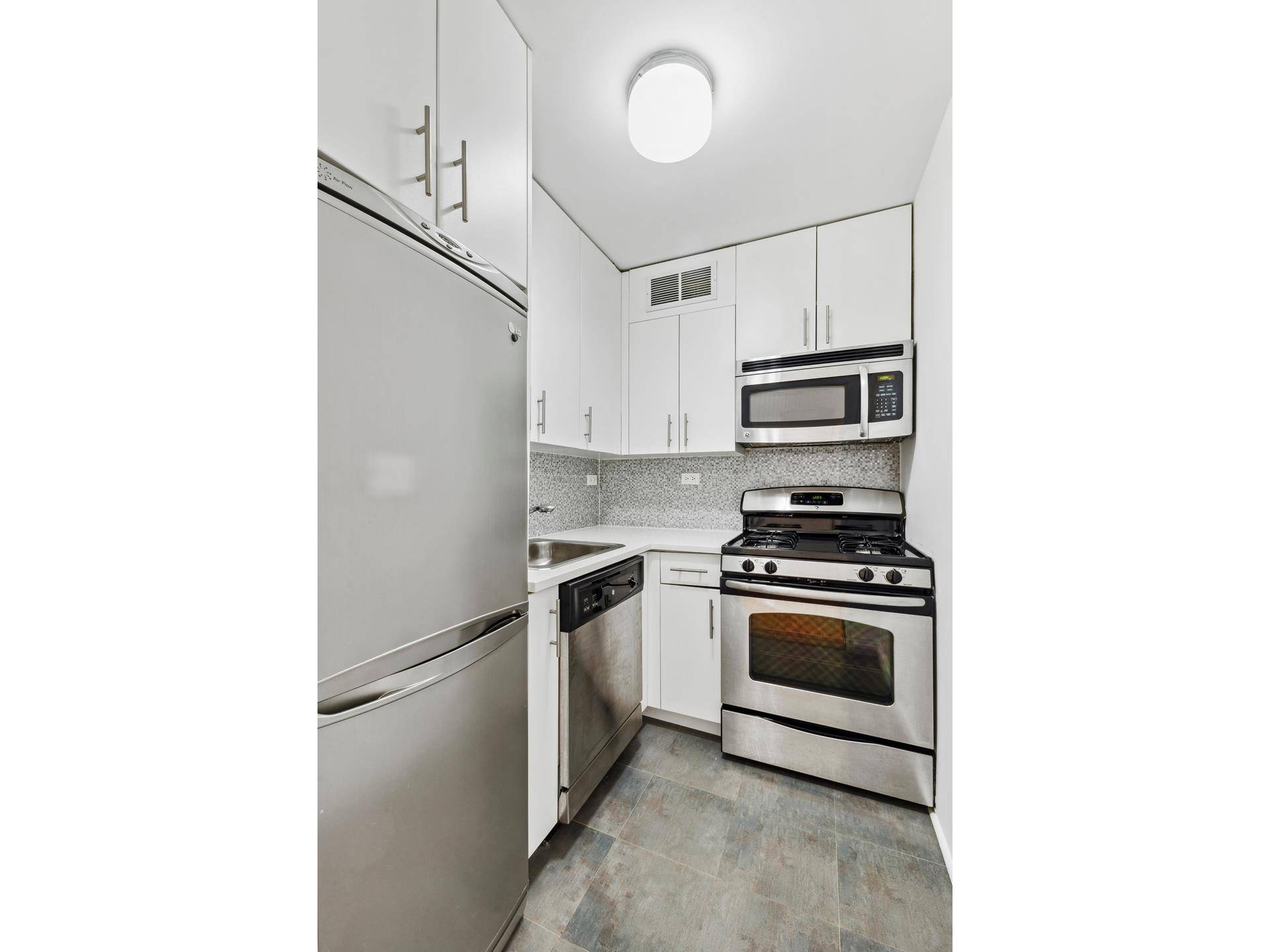 Brooklyn, NY 11201,85 LIVINGSTON Street #15M