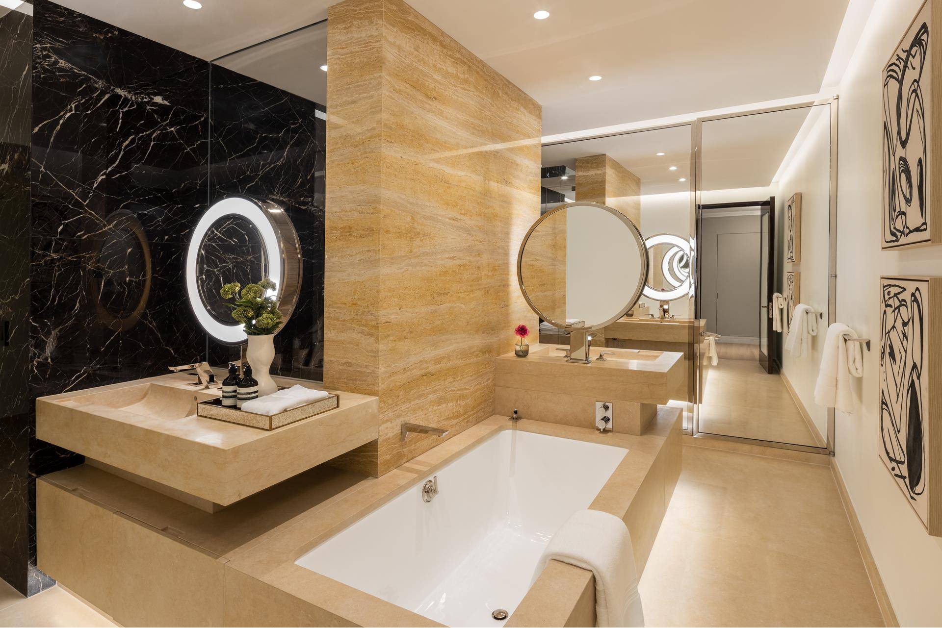 Manhattan, NY 10019,53 W 53RD Street #24D